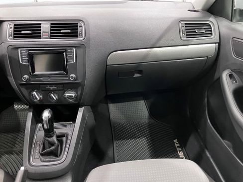 Used 2017 Volkswagen Jetta S image 40
