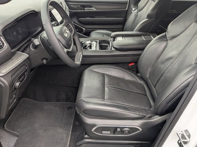 Used 2023 Jeep Wagoneer L Series III w/ Preferred Equipment Group AWD/4WD image 16