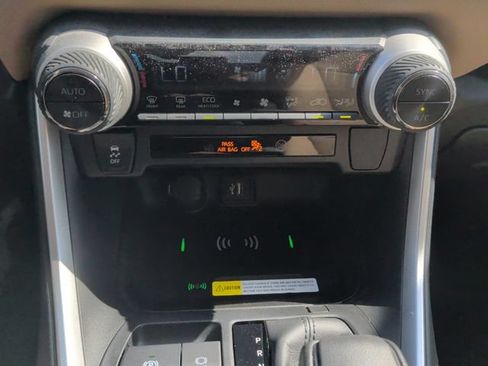 Used 2025 Toyota RAV4 XLE AWD/4WD image 28