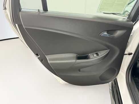 Used 2018 Chevrolet Volt LT w/ Comfort Package FWD image 27