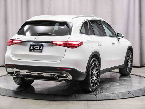 Certified 2025 Mercedes-Benz GLC 300 image 4