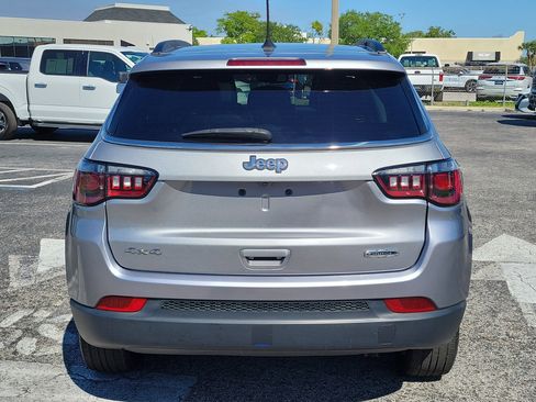 Used 2022 Jeep Compass Latitude w/ Sun and Sound Group AWD/4WD image 5