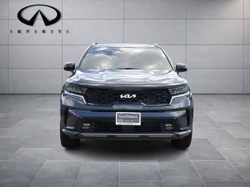 Used 2022 Kia Sorento EX w/ Panoramic Sunroof Package FWD image 2