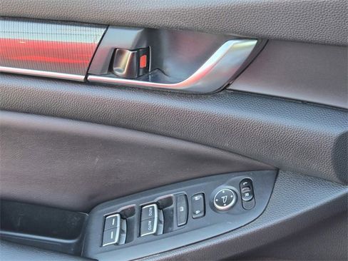 Used 2018 Honda Accord Sport image 22