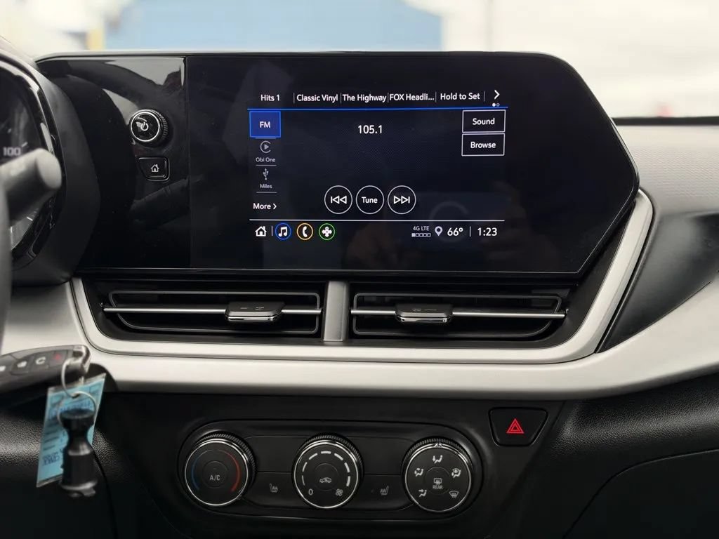 Used 2024 Chevrolet Trax LS w/ LS Convenience Package FWD image 16