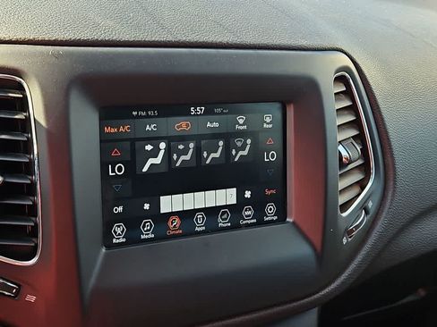 Used 2018 Jeep Compass Latitude w/ Popular Equipment Group FWD image 24