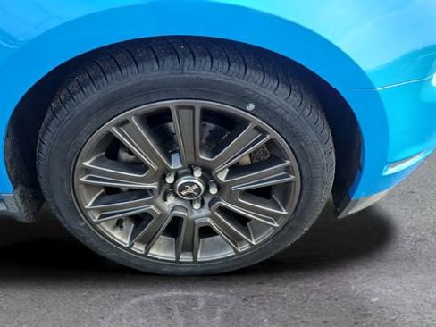 Used 2010 Ford Mustang GT image 17