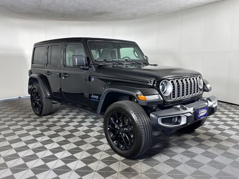 Certified 2025 Jeep Wrangler Unlimited Sahara w/ Safety Group AWD/4WD image 3