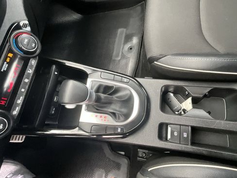 Used 2022 Kia Forte GT-Line w/ GT-Line Premium Package image 15