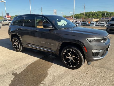 Used 2022 Jeep Grand Cherokee Summit AWD/4WD image 7