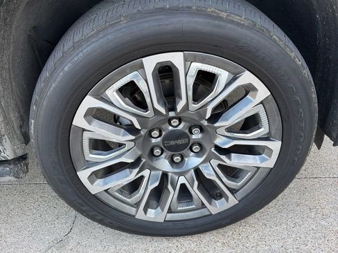 Used 2023 GMC Yukon XL Denali Ultimate AWD/4WD image 21