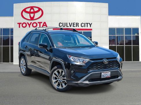 Used 2021 Toyota RAV4 XLE Premium FWD image 1