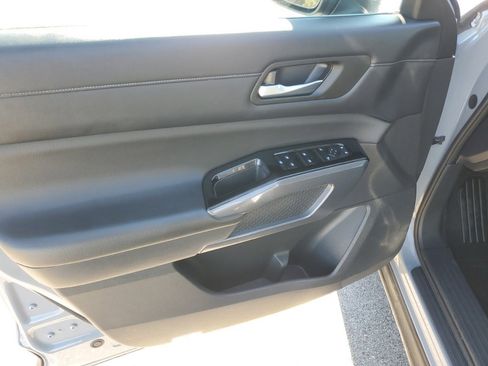 Used 2022 Nissan Pathfinder SL image 8