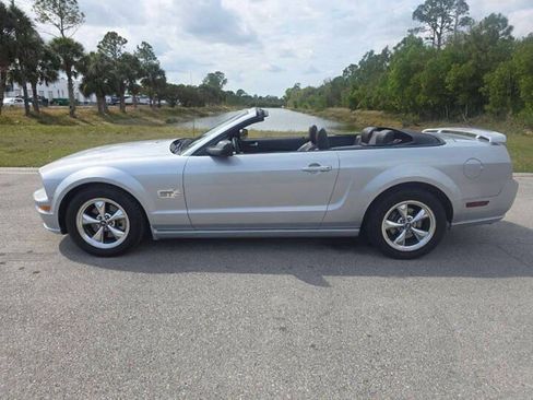 Used 2006 Ford Mustang GT Premium image 9