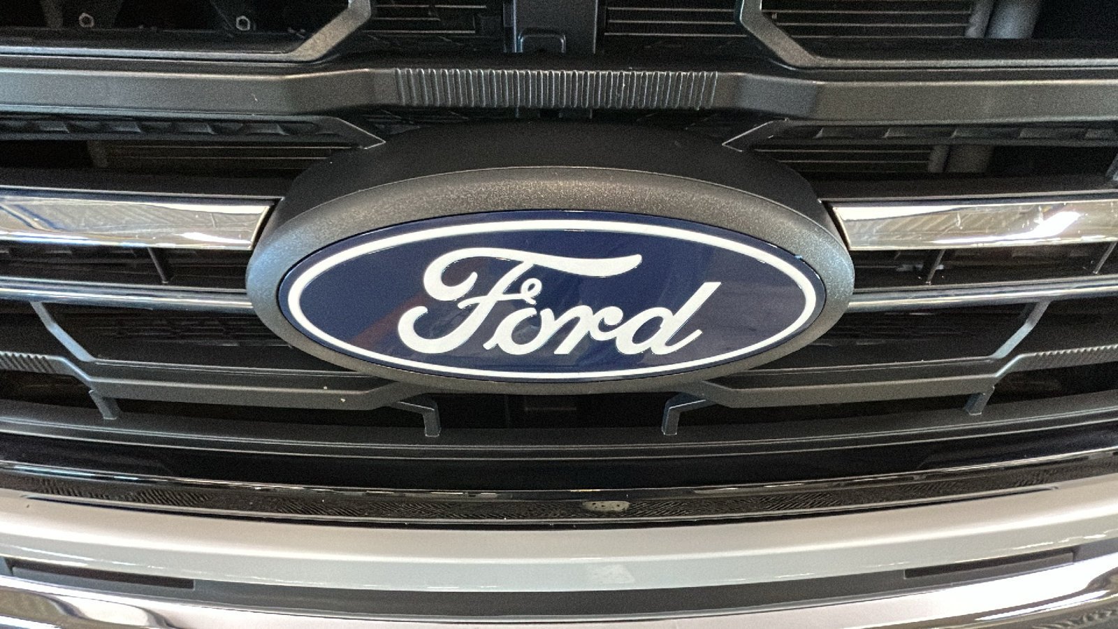 Used 2025 Ford F150 XLT w/ Equipment Group 301A Standard AWD/4WD image 9