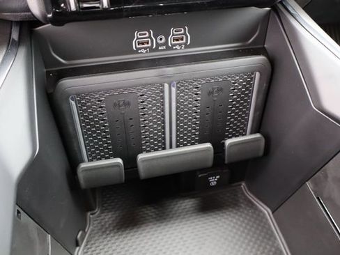New 2026 RAM 3500 Laramie AWD/4WD image 32