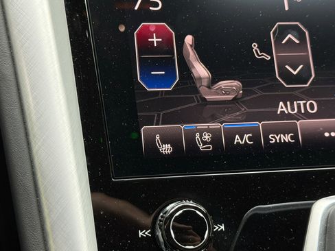 Used 2020 Lamborghini Urus AWD/4WD image 20
