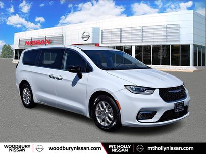 Used 2024 Chrysler Pacifica Touring-L