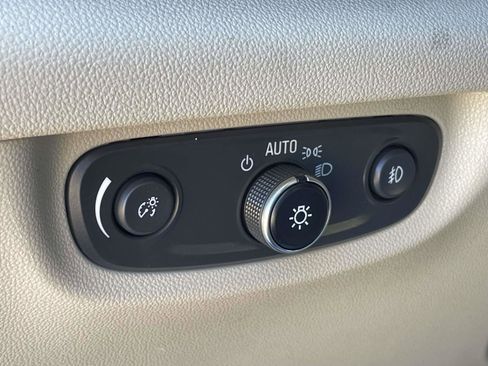 Used 2019 Buick Regal Essence w/ Driver Confidence Package I image 25