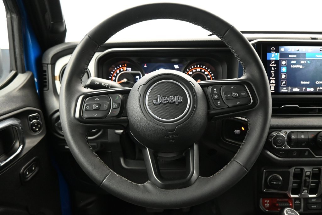 Used 2025 Jeep Gladiator Sport AWD/4WD image 14