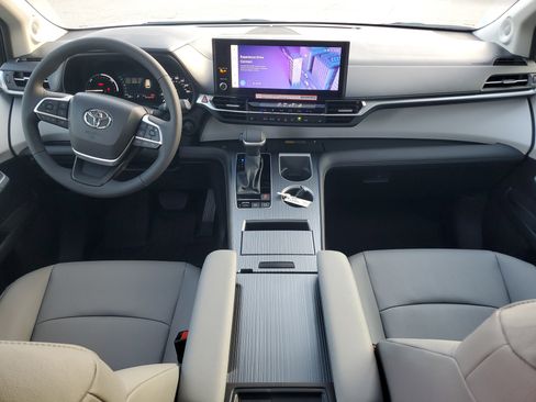 New 2025 Toyota Sienna XLE image 15