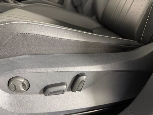 Used 2024 Volkswagen Tiguan SE R-Line image 22