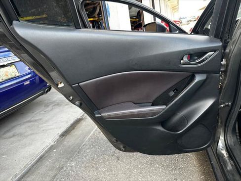 Used 2018 MAZDA MAZDA3 Touring FWD image 14