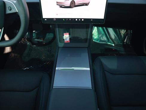 Used 2025 Tesla Model 3 Long Range AWD/4WD image 28