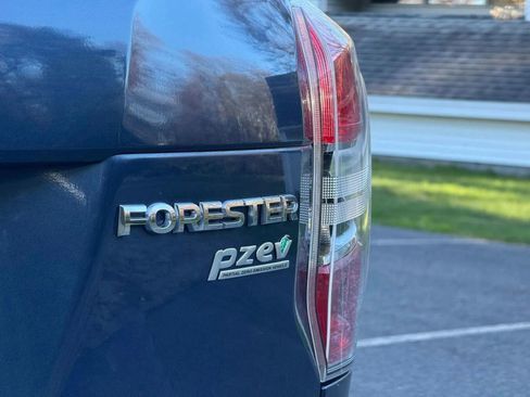 Used 2014 Subaru Forester 2.5i AWD/4WD image 9