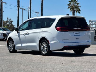 Used 2024 Chrysler Pacifica Touring-L