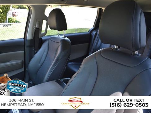 Used 2025 Kia Carnival FWD image 9