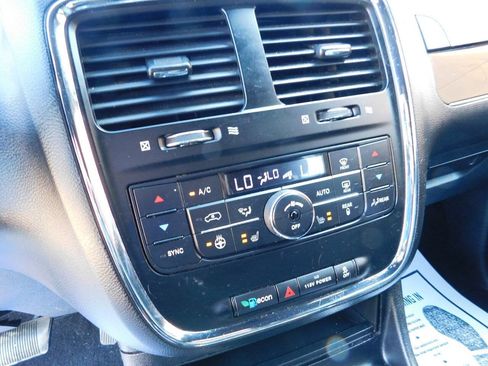 Used 2018 Dodge Grand Caravan GT FWD image 37