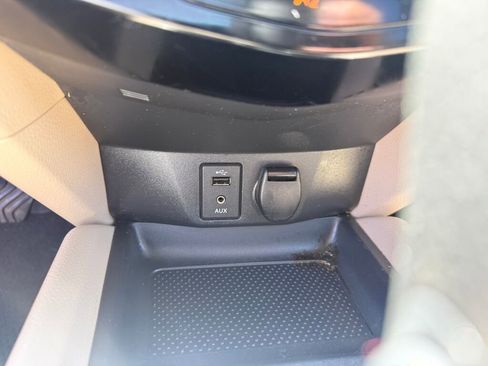 Used 2016 Nissan Rogue SV FWD image 12