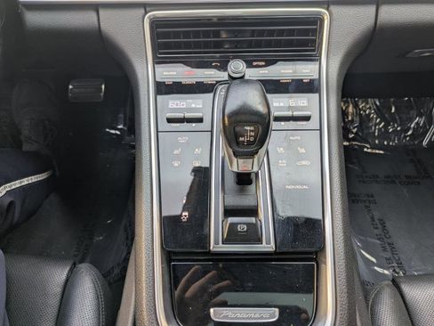 Used 2019 Porsche Panamera 4 image 16