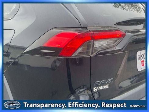 Used 2021 Toyota RAV4 XLE w/ XLE Grade Weather Package AWD/4WD image 10