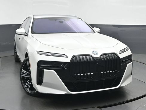 Used 2023 BMW i7 xDrive60 AWD/4WD image 8