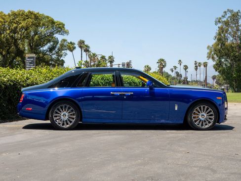 New 2027 Rolls-Royce Phantom Sedan RWD image 3