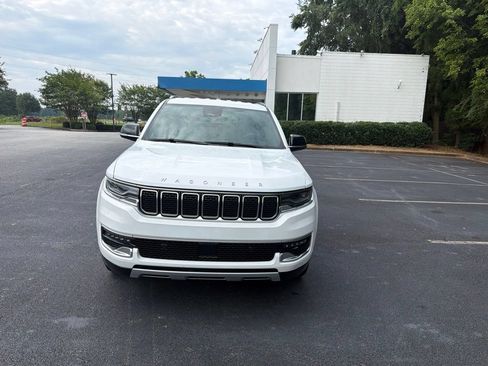 Used 2024 Jeep Wagoneer L Series II RWD image 2