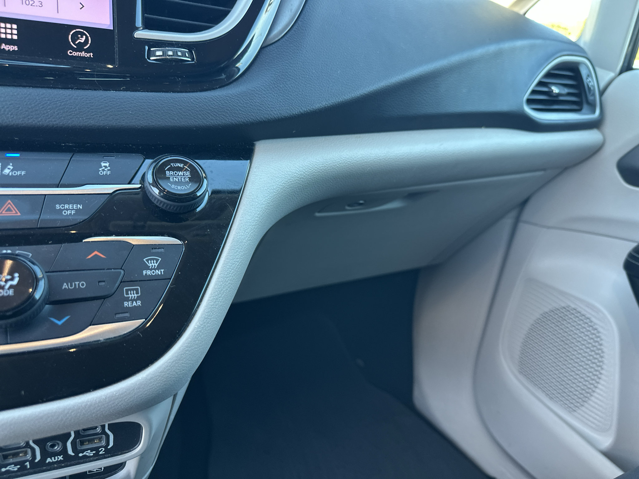 Used 2022 Chrysler Pacifica Touring-L FWD image 9