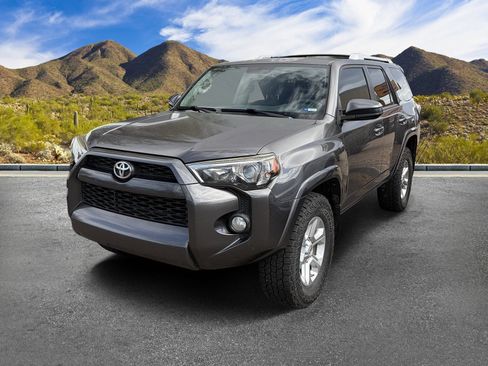 Used 2018 Toyota 4Runner SR5 AWD/4WD image 2