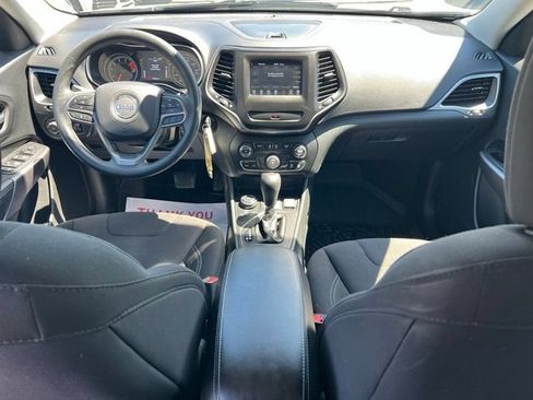 Used 2019 Jeep Cherokee Latitude w/ Popular Appearance Group AWD/4WD image 12