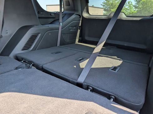 Used 2025 GMC Yukon Elevation AWD/4WD image 5