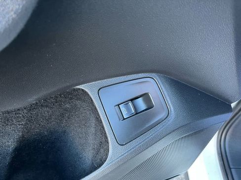 Used 2021 Volkswagen Tiguan S image 18