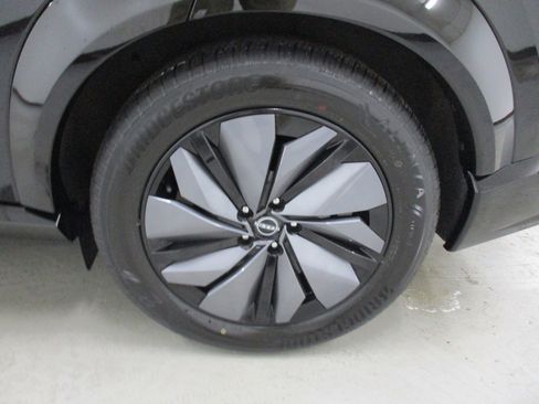 Used 2023 Nissan Ariya AWD image 4