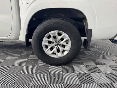 Used 2024 Nissan Frontier SV w/ Tow Package RWD image 13
