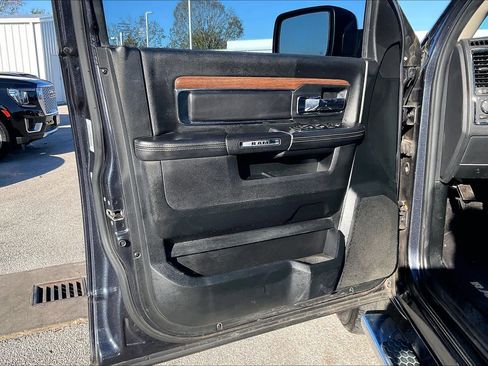 Used 2018 RAM 1500 Laramie w/ Convenience Group image 18