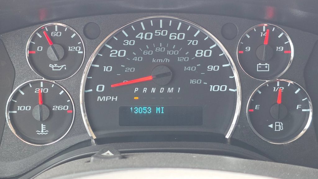 Used 2024 Chevrolet Express 2500 w/ Driver Convenience Package RWD image 24