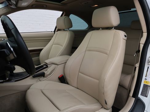 Used 2011 BMW 328i Coupe w/ Premium Pkg image 12