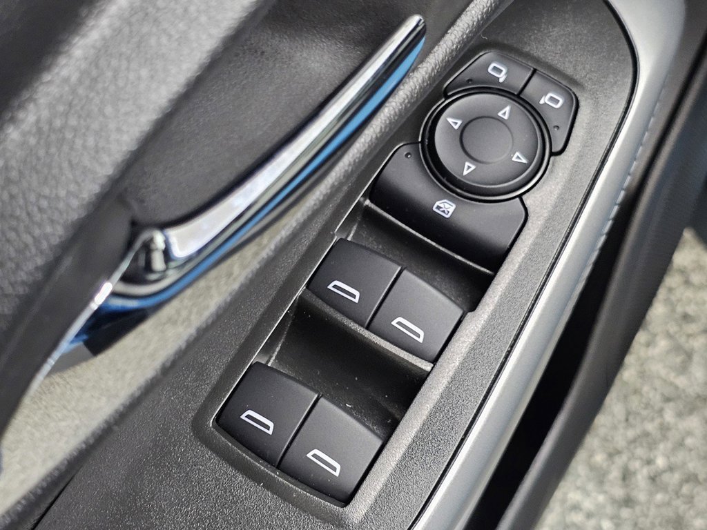 Used 2025 Chevrolet Trax RS w/ Sunroof Package FWD image 32