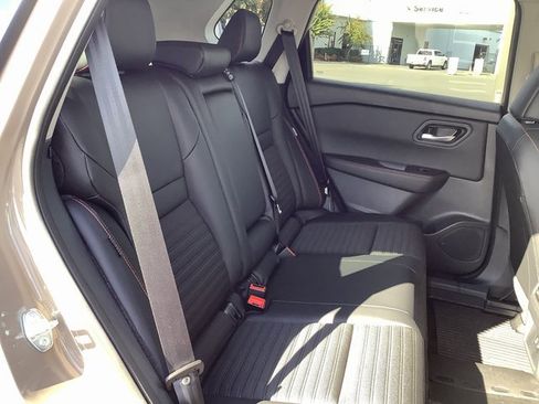 Used 2025 Nissan Rogue SV image 33